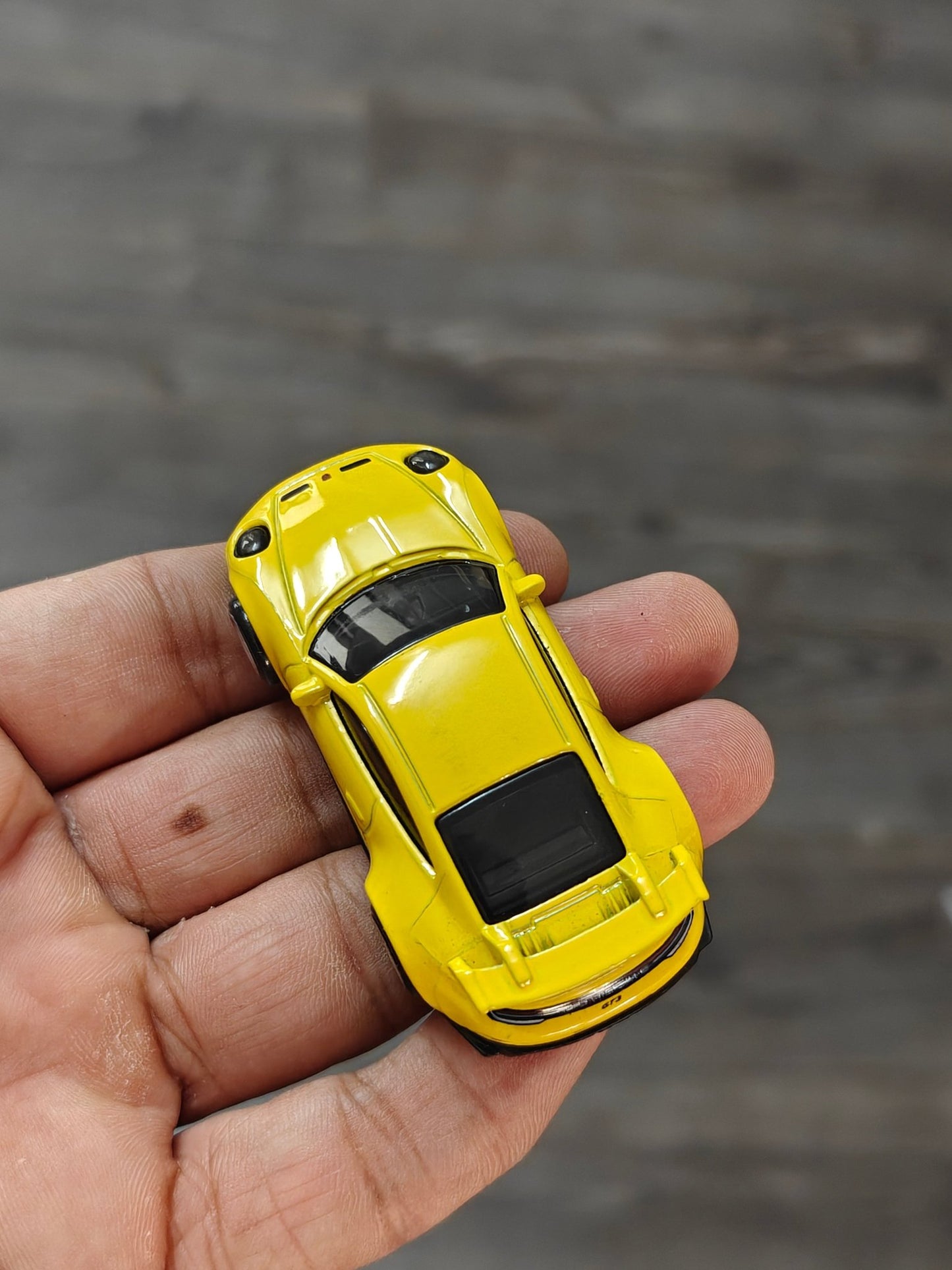 Hot Wheels Porsche 911 GT3 - Yellow (Uncarded - New) - Kinder Logs