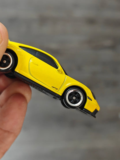 Hot Wheels Porsche 911 GT3 - Yellow (Uncarded - New) - Kinder Logs