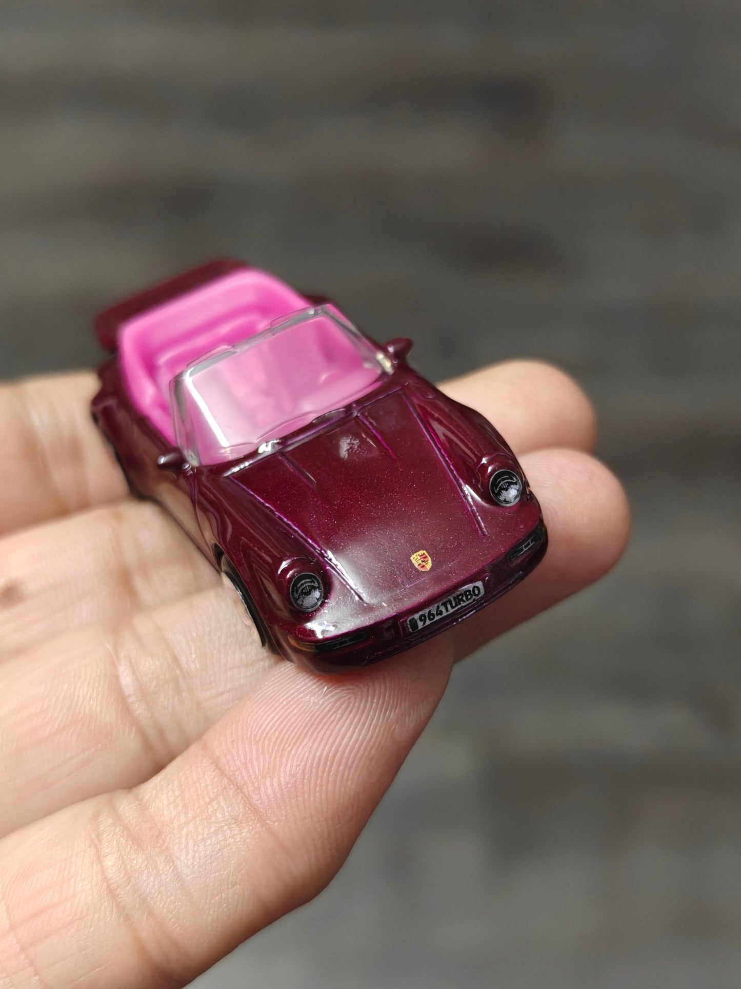 Hot Wheels Porsche 911 Turbo Cabriolet (Uncarded - New) - Kinder Logs