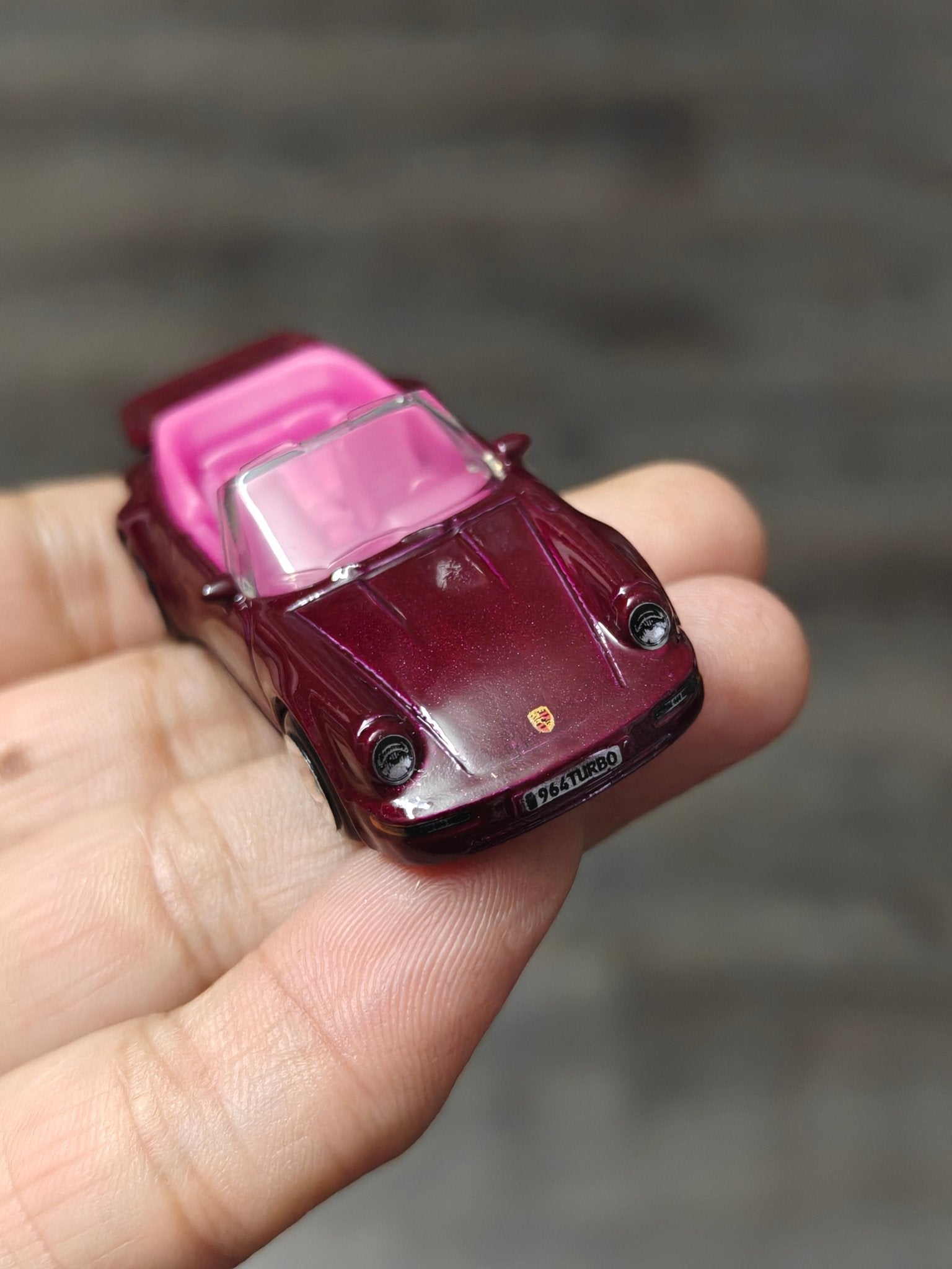 Hot Wheels Porsche 911 Turbo Cabriolet (Uncarded - New) - Kinder Logs