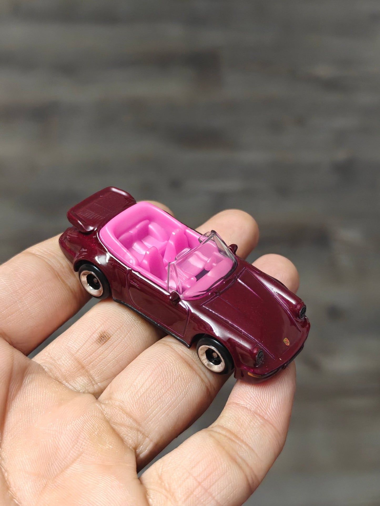 Hot Wheels Porsche 911 Turbo Cabriolet (Uncarded - New) - Kinder Logs
