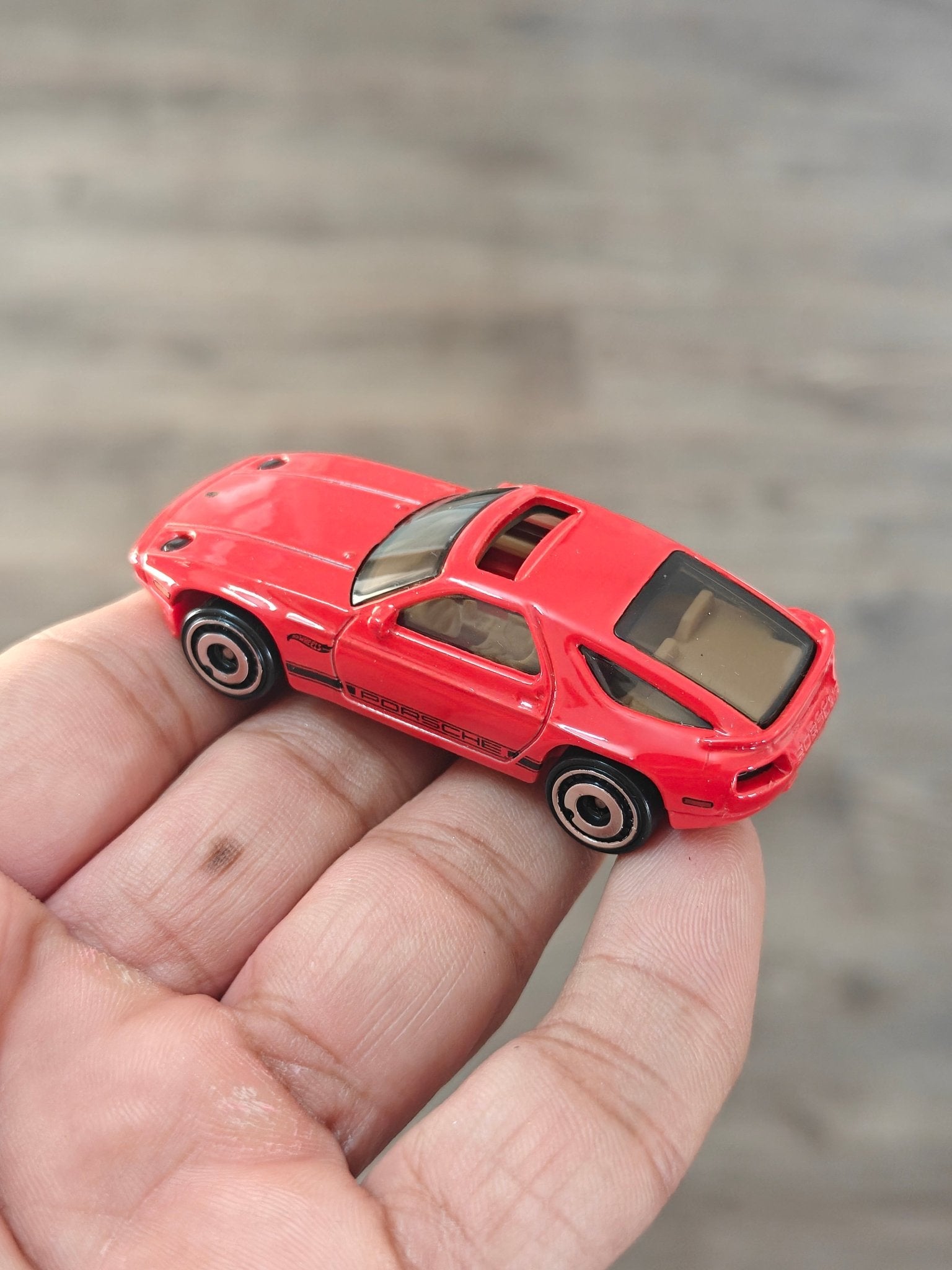 Hot Wheels Porsche 928S - Red (Uncarded - New) - Kinder Logs