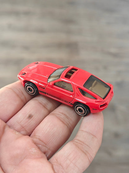 Hot Wheels Porsche 928S - Red (Uncarded - New) - Kinder Logs