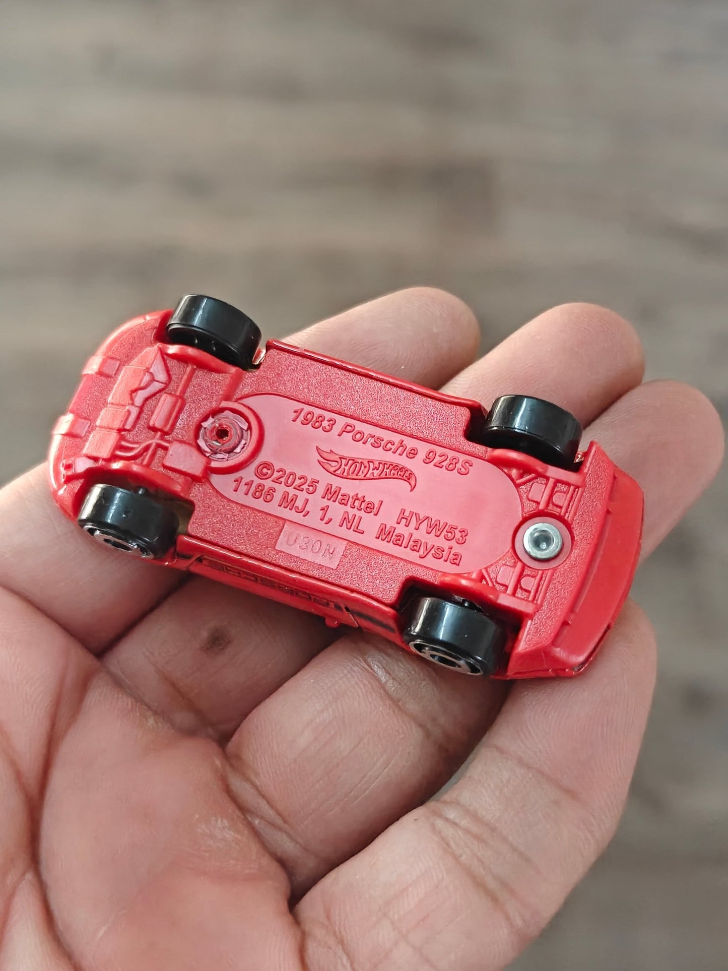 Hot Wheels Porsche 928S - Red (Uncarded - New) - Kinder Logs