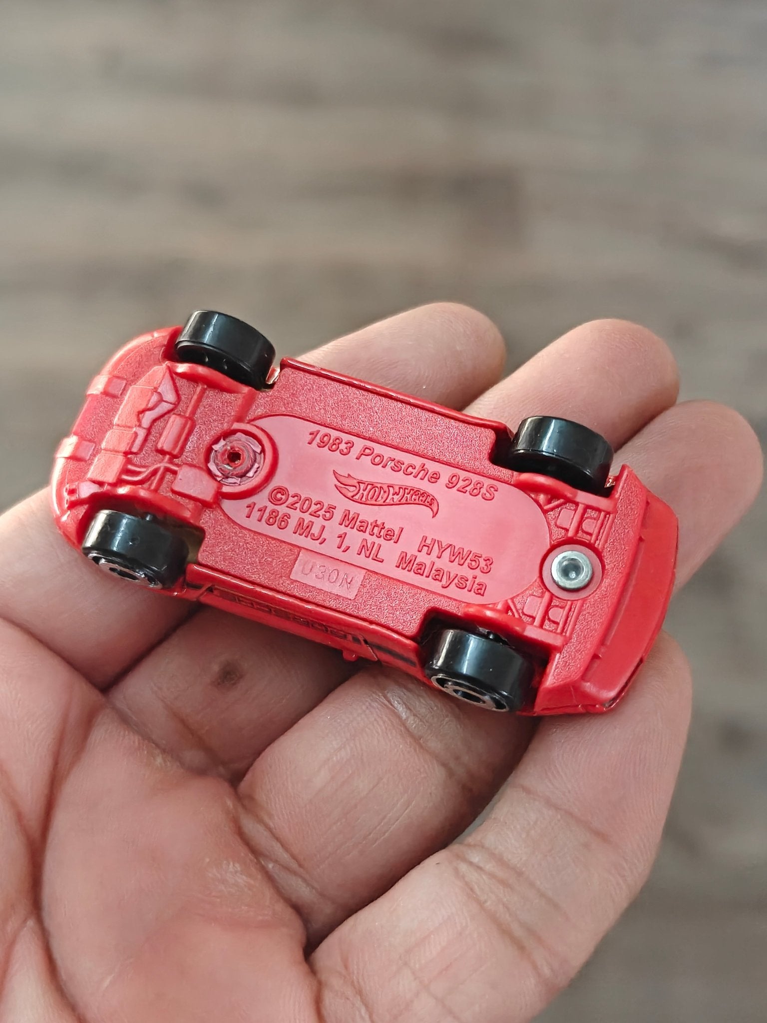 Hot Wheels Porsche 928S - Red (Uncarded - New) - Kinder Logs