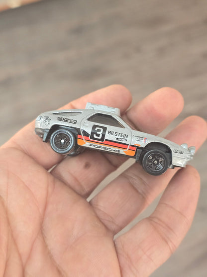 Hot Wheels Porsche 928S - Silver (Uncarded - New) - Kinder Logs