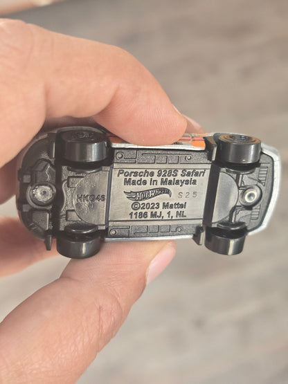 Hot Wheels Porsche 928S - Silver (Uncarded - New) - Kinder Logs