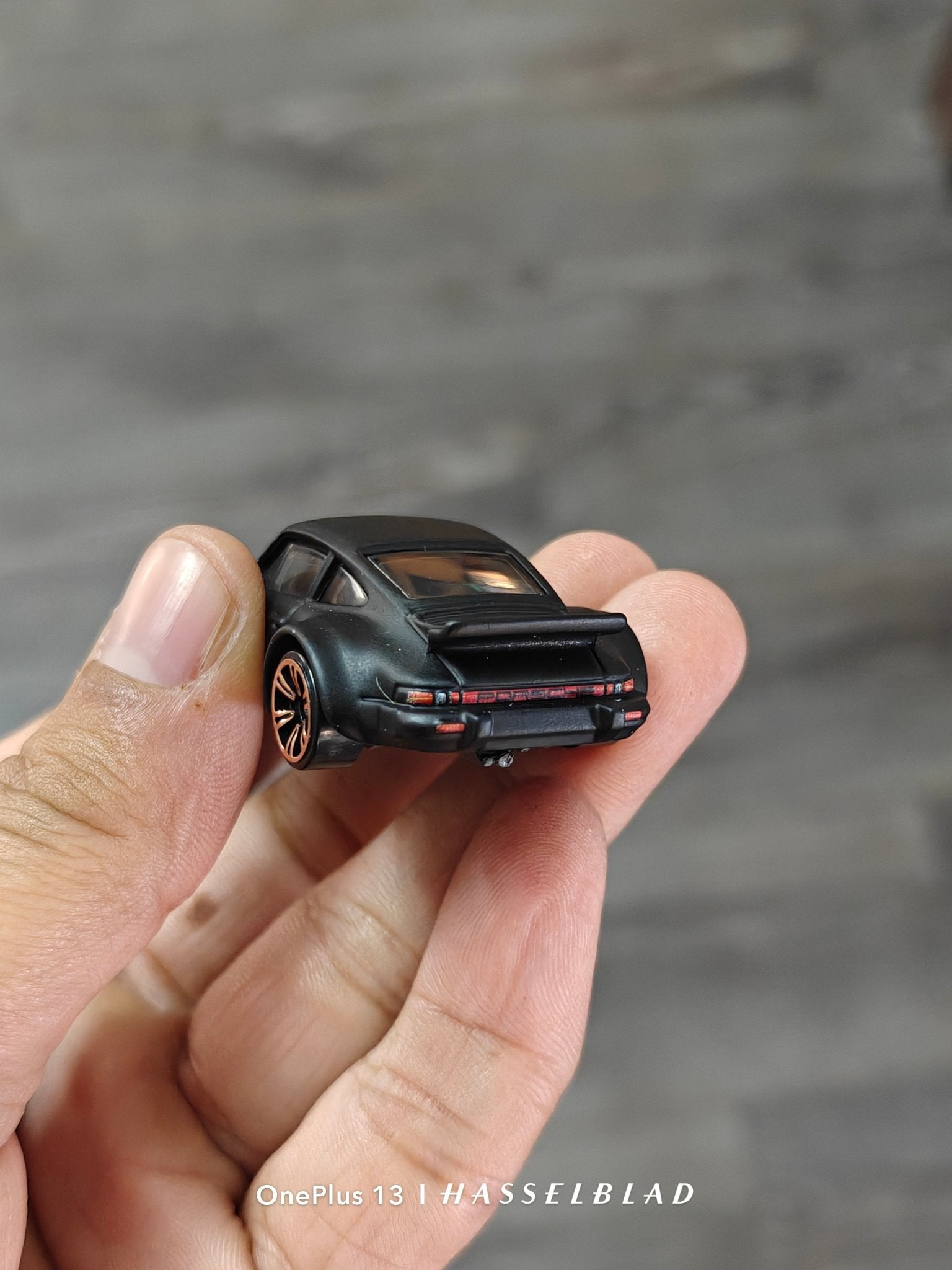 Hot Wheels Porsche 934 Turbo RSR Neon Speeders - Matte Black (Uncarded - New) - Kinder Logs