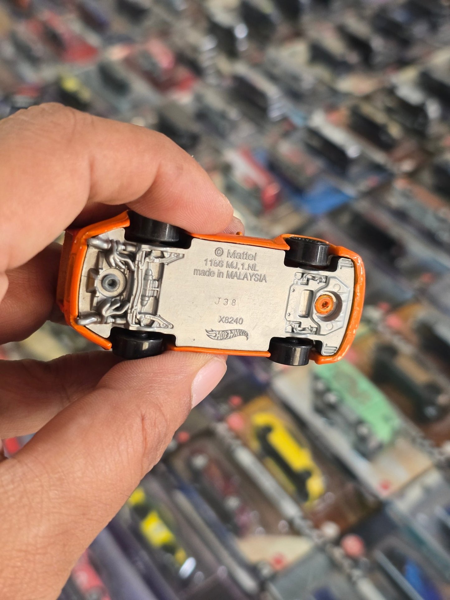 Hot Wheels Porsche 993 GT2 Widebody (X8240) - Orange (Used Car) - Kinder Logs