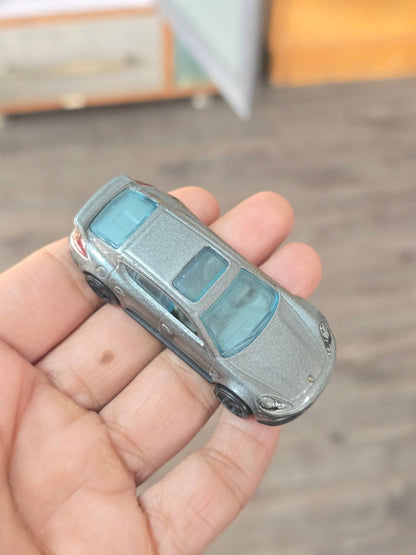 Hot Wheels Porsche Panamera (Pre - Owned) - Kinder Logs