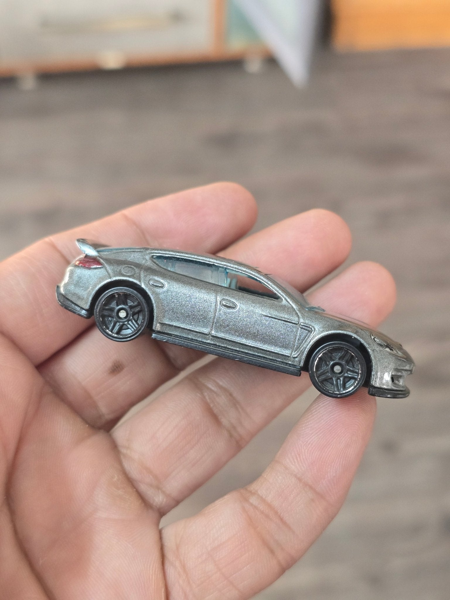 Hot Wheels Porsche Panamera (Pre - Owned) - Kinder Logs