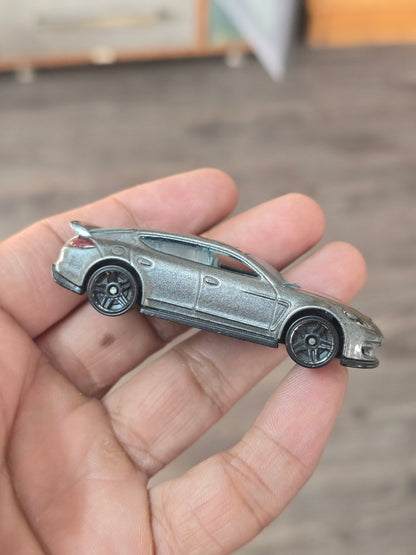 Hot Wheels Porsche Panamera (Pre - Owned) - Kinder Logs