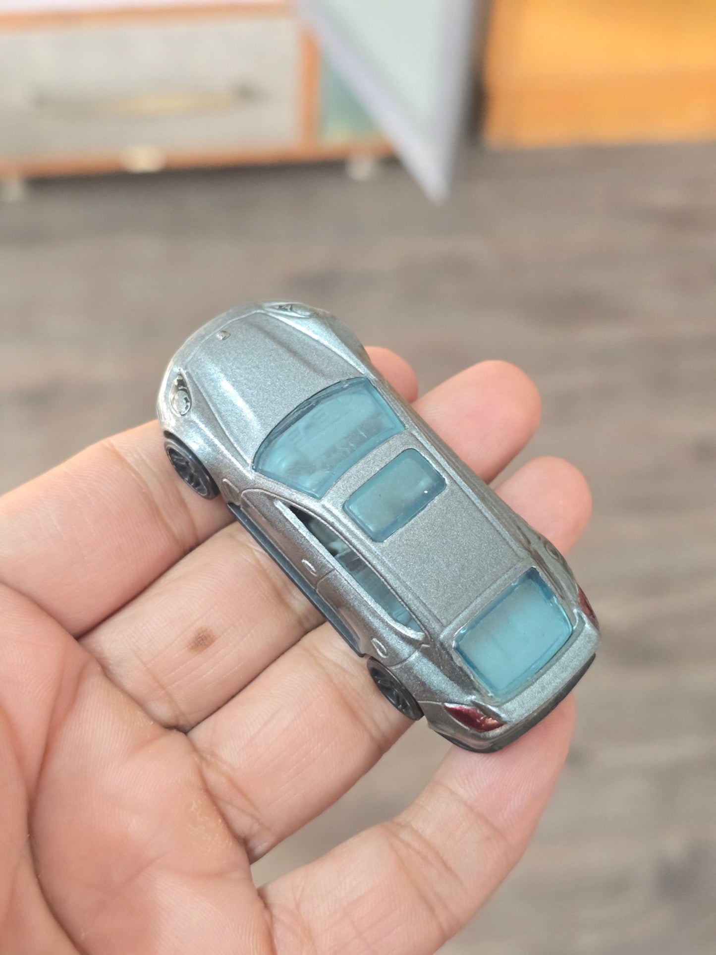 Hot Wheels Porsche Panamera (Pre - Owned) - Kinder Logs