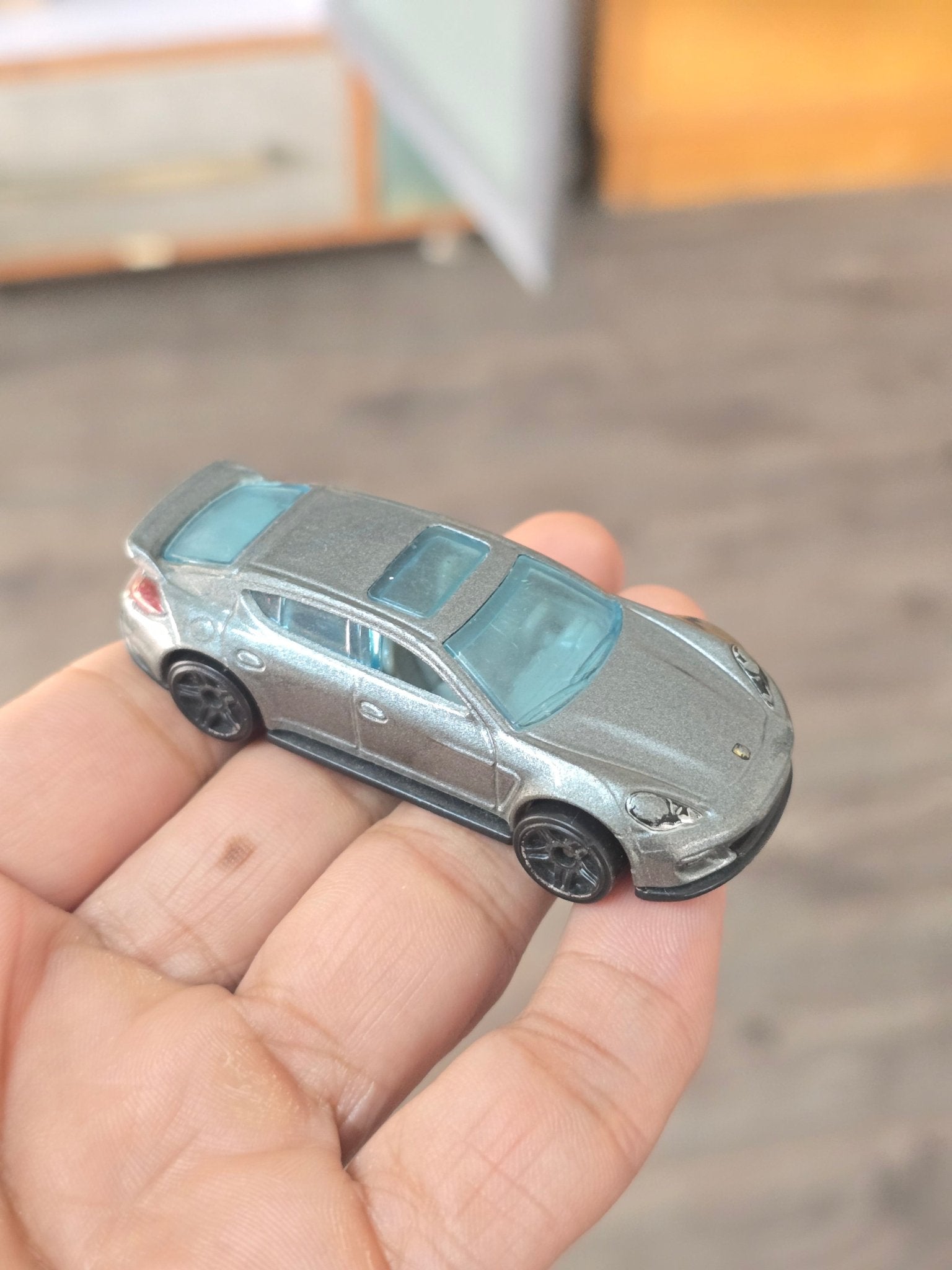 Hot Wheels Porsche Panamera (Pre - Owned) - Kinder Logs