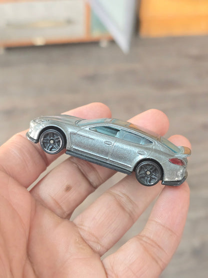 Hot Wheels Porsche Panamera (Pre - Owned) - Kinder Logs