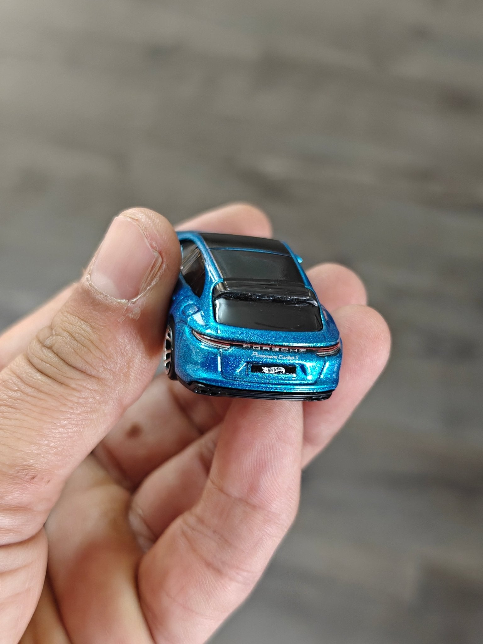 Hot Wheels Porsche Panamera Turbo S - Hybrid Speed (Uncarded - New) - Kinder Logs