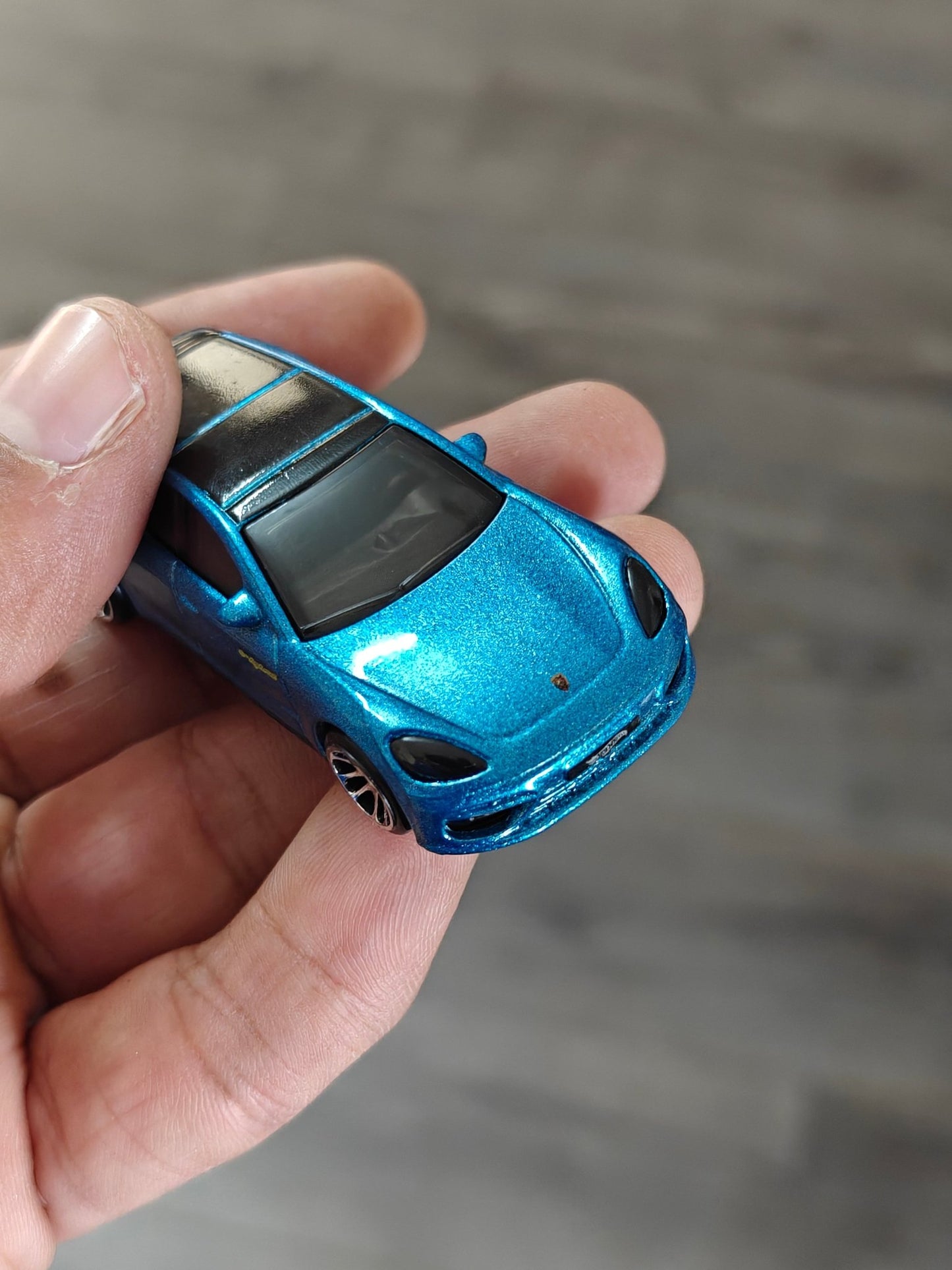 Hot Wheels Porsche Panamera Turbo S - Hybrid Speed (Uncarded - New) - Kinder Logs