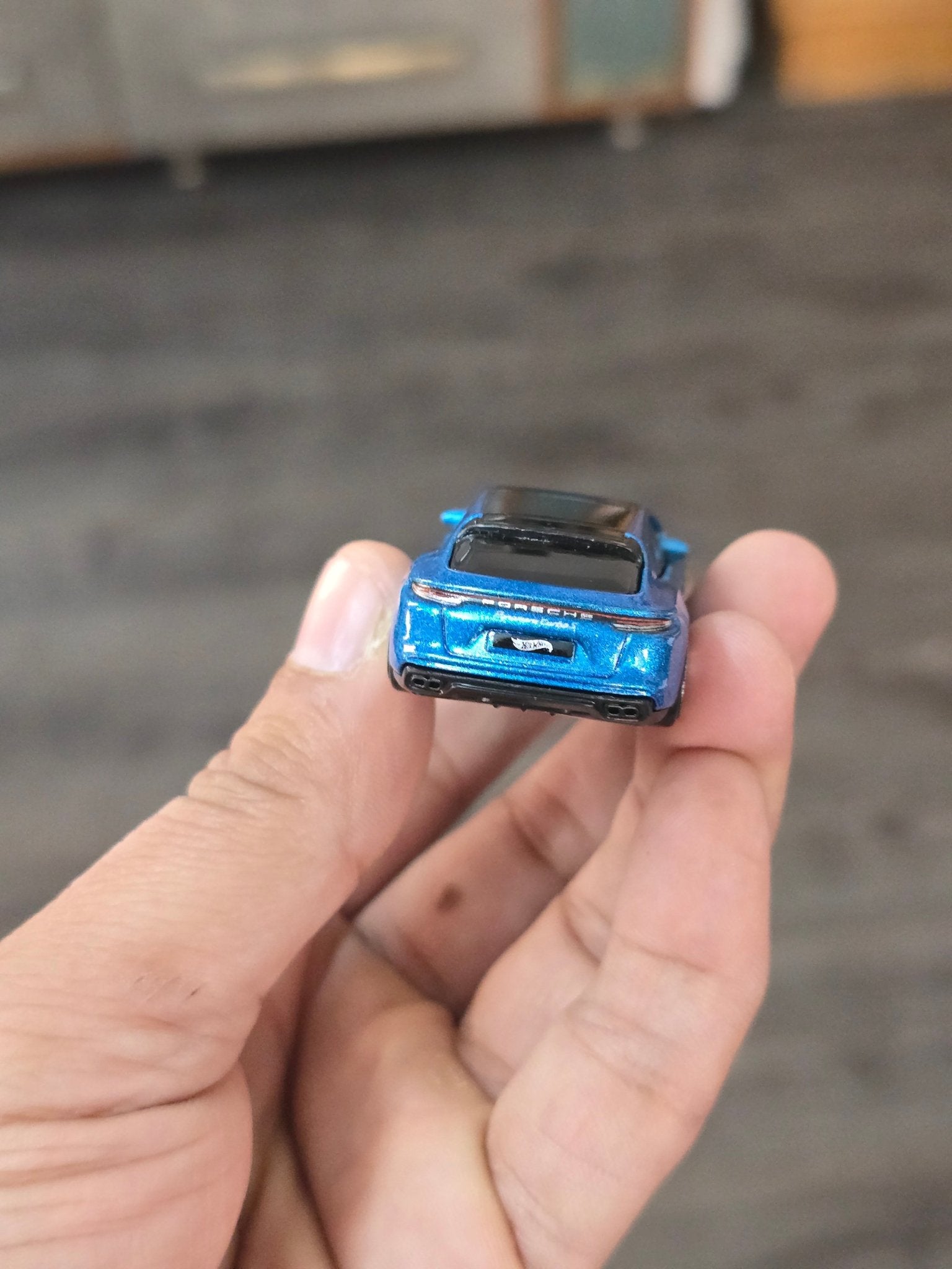 Hot Wheels Porsche Panamera Turbo S - Hybrid Speed (Uncarded - New) - Kinder Logs