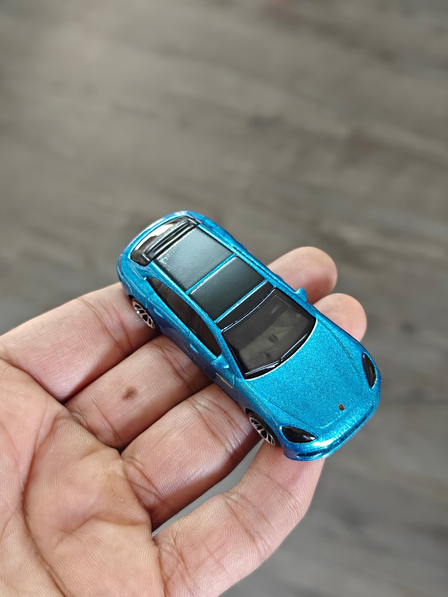 Hot Wheels Porsche Panamera Turbo S - Hybrid Speed (Uncarded - New) - Kinder Logs