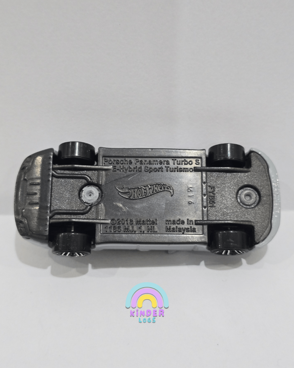 Hot Wheels Porsche Panamera Turbo S (Uncarded) - Kinder Logs