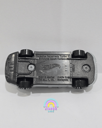 Hot Wheels Porsche Panamera Turbo S (Uncarded) - Kinder Logs