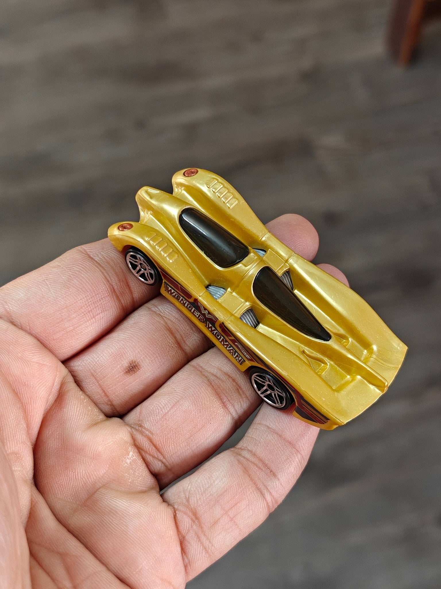 Hot Wheels Power Pistons Wonder Woman Car - Gold (Uncarded - New