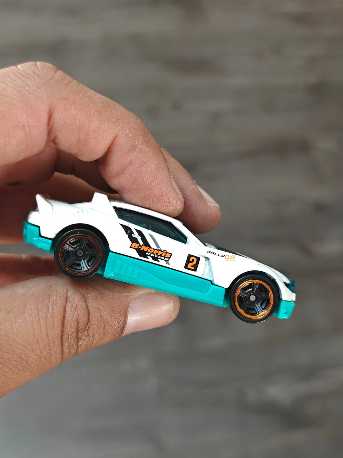 Hot Wheels Rally Cat - White (Uncarded - New) - Kinder Logs