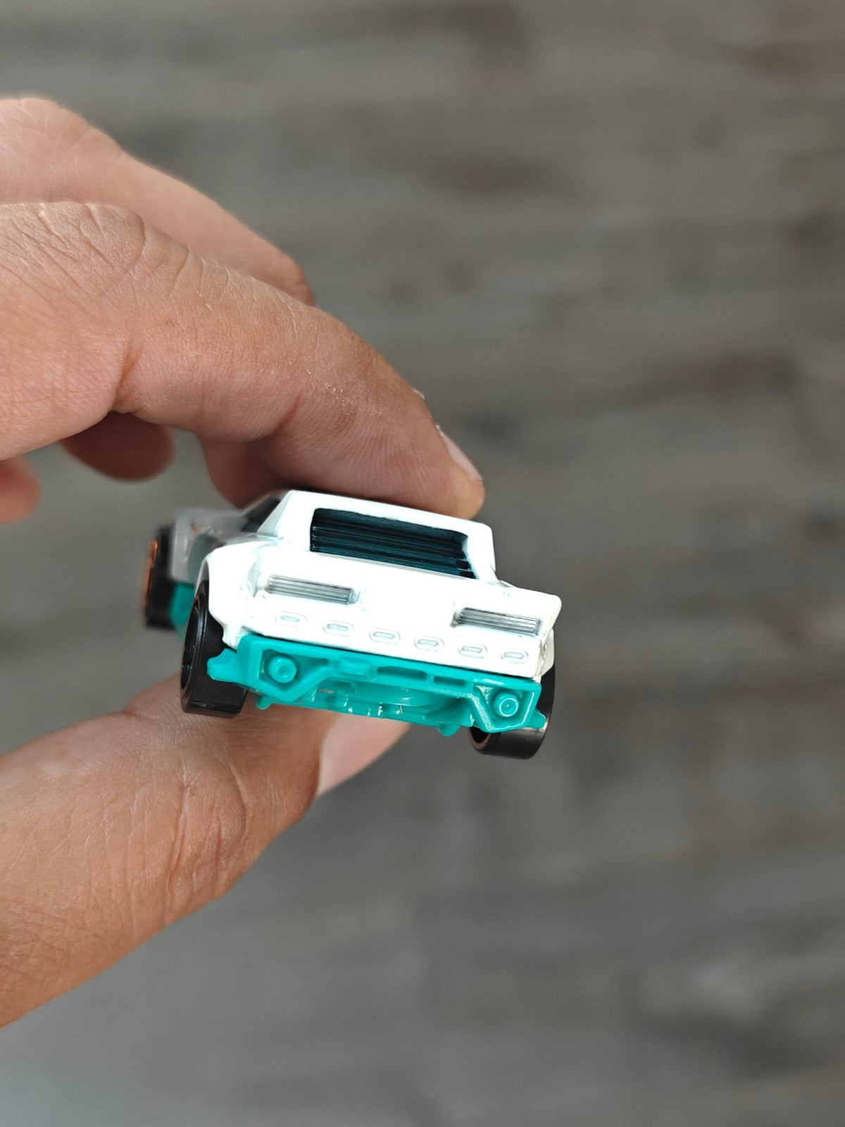 Hot Wheels Rally Cat - White (Uncarded - New) - Kinder Logs