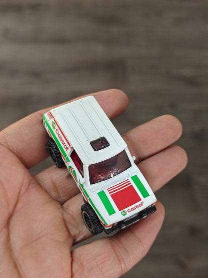 Hot Wheels Range Rover Classic - White (Uncarded) - Kinder Logs