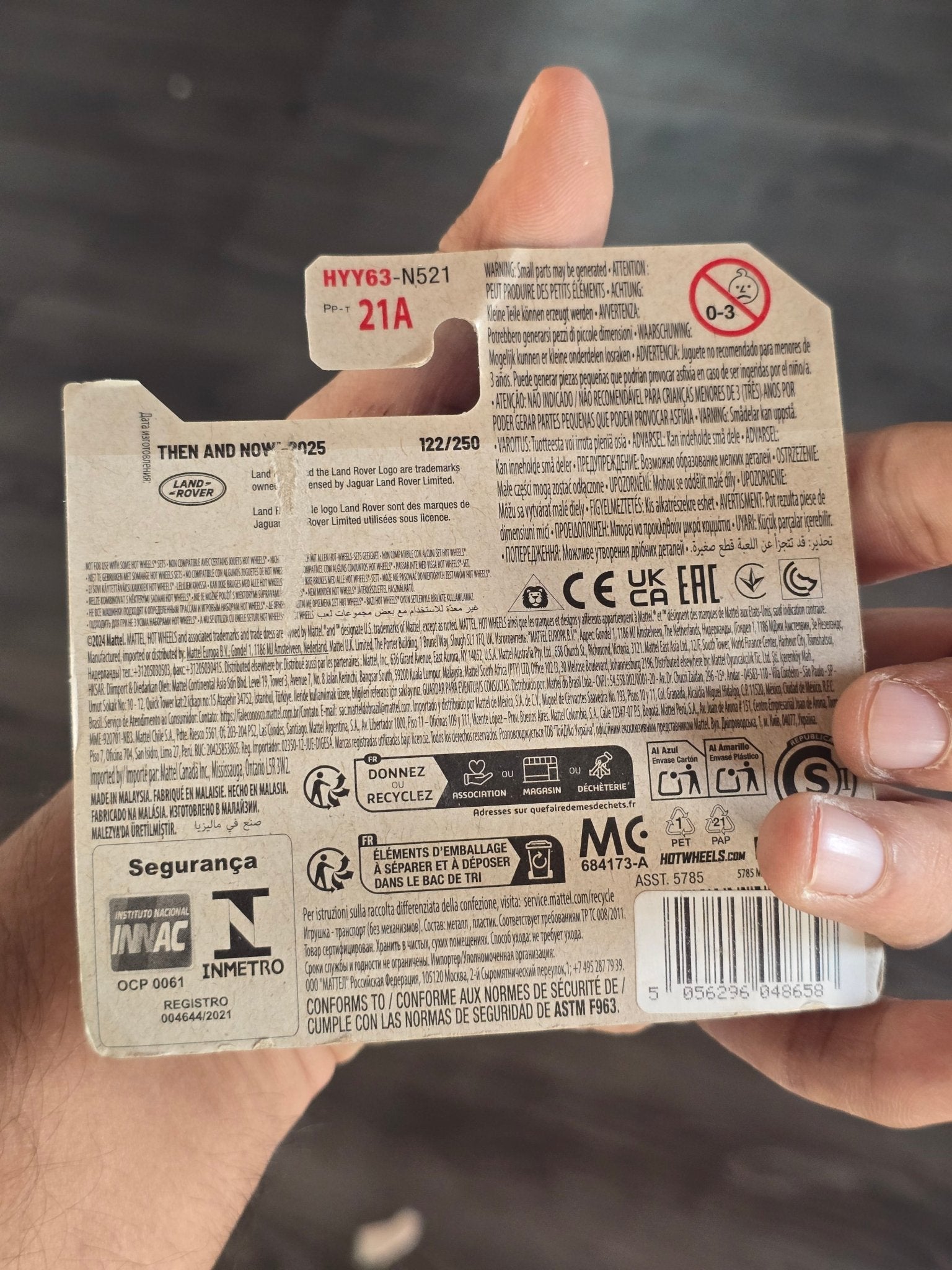 Hot Wheels Range Rover Velar - Gold (Creased Card) - Kinder Logs