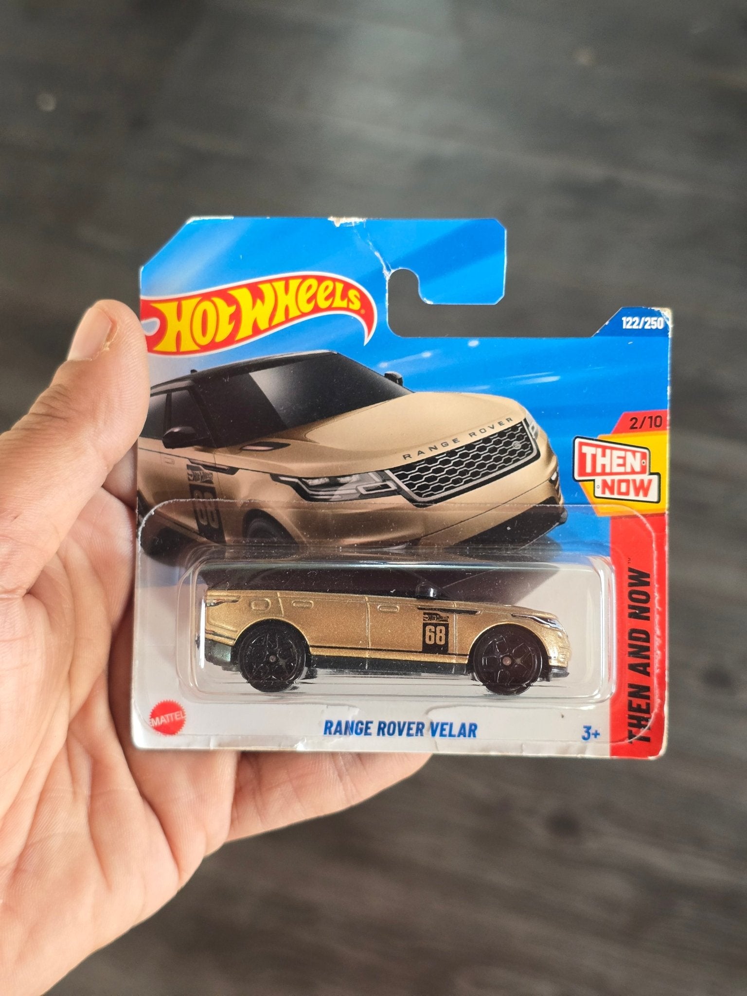 Hot Wheels Range Rover Velar - Gold (Creased Card) - Kinder Logs