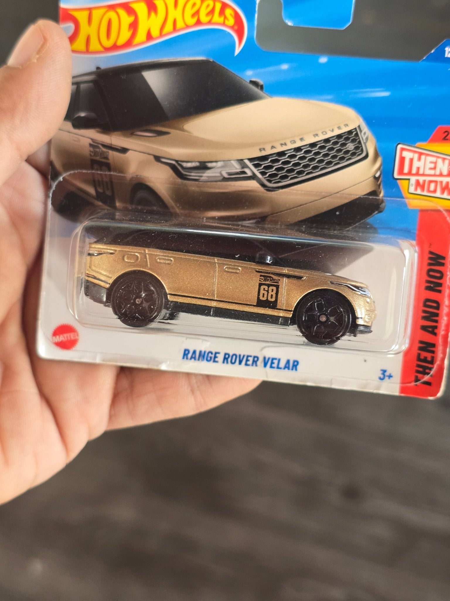 Hot Wheels Range Rover Velar - Gold (Creased Card) - Kinder Logs