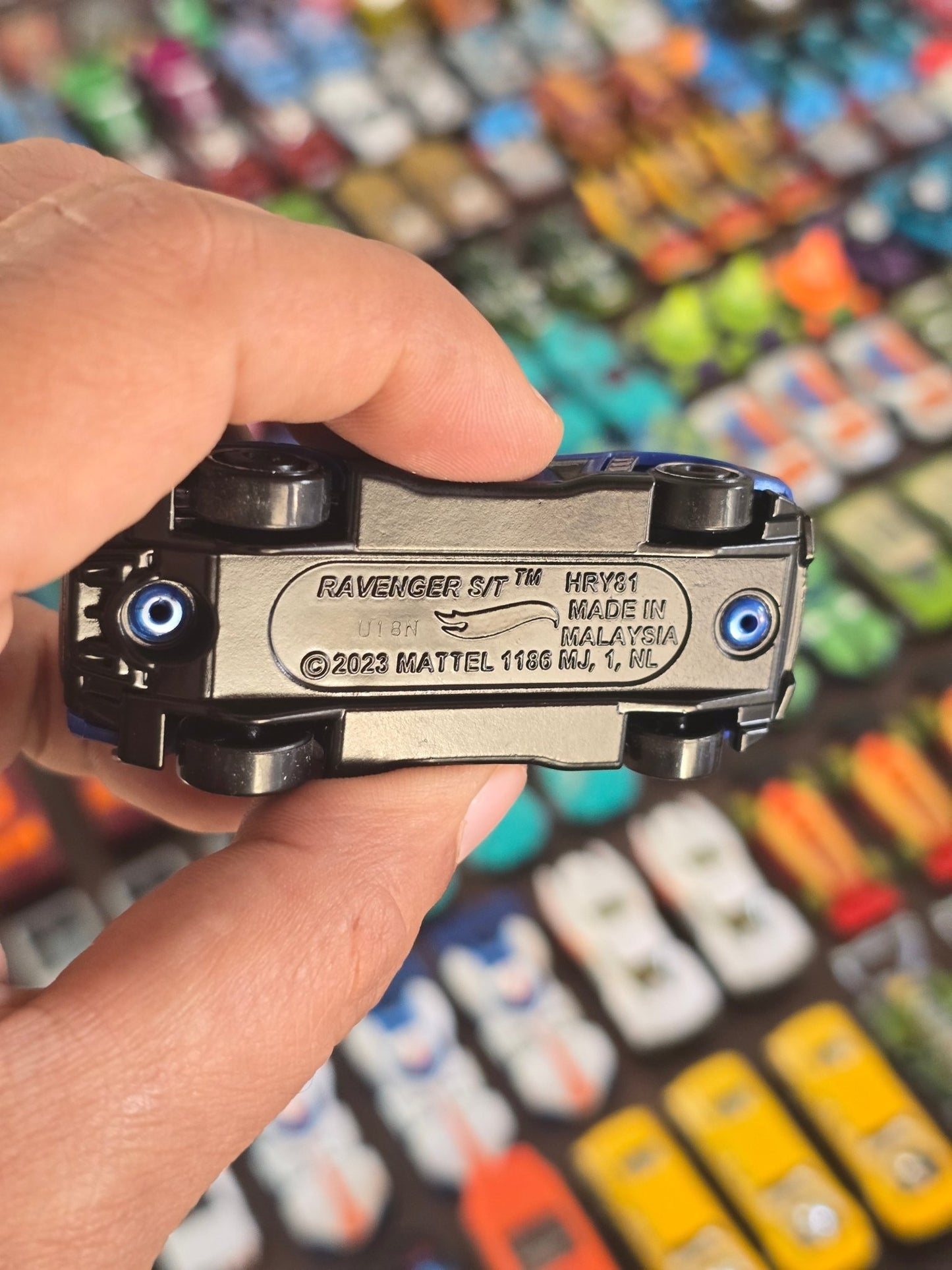 Hot Wheels Ravenger S/T - Blue (Uncarded - New) - Kinder Logs