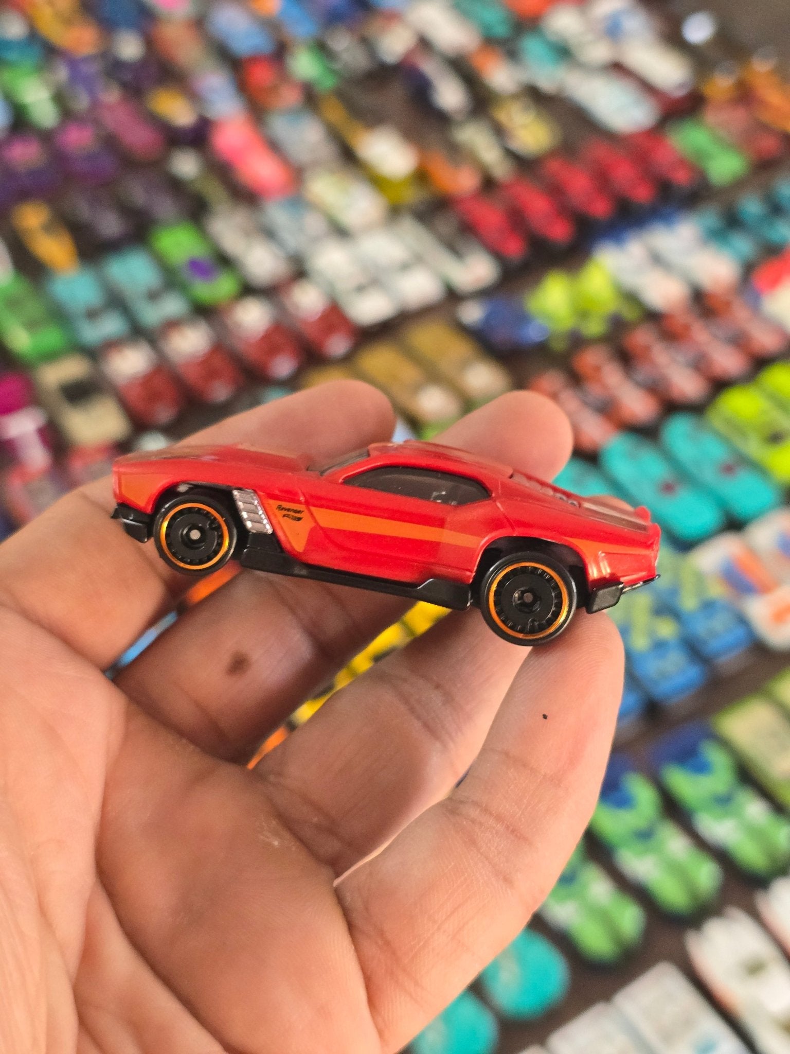 Hot Wheels Ravenger S/T - Red (Uncarded - New) - Kinder Logs