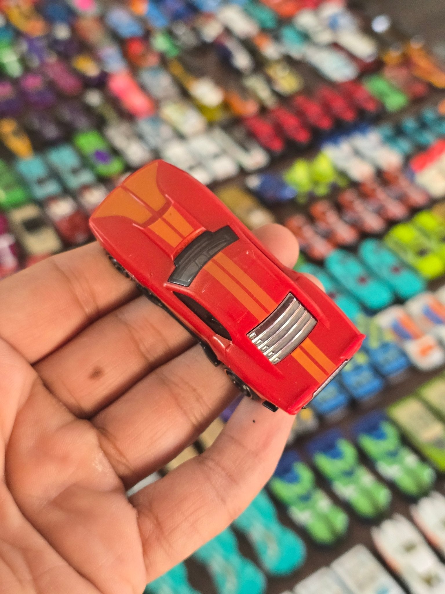 Hot Wheels Ravenger S/T - Red (Uncarded - New) - Kinder Logs
