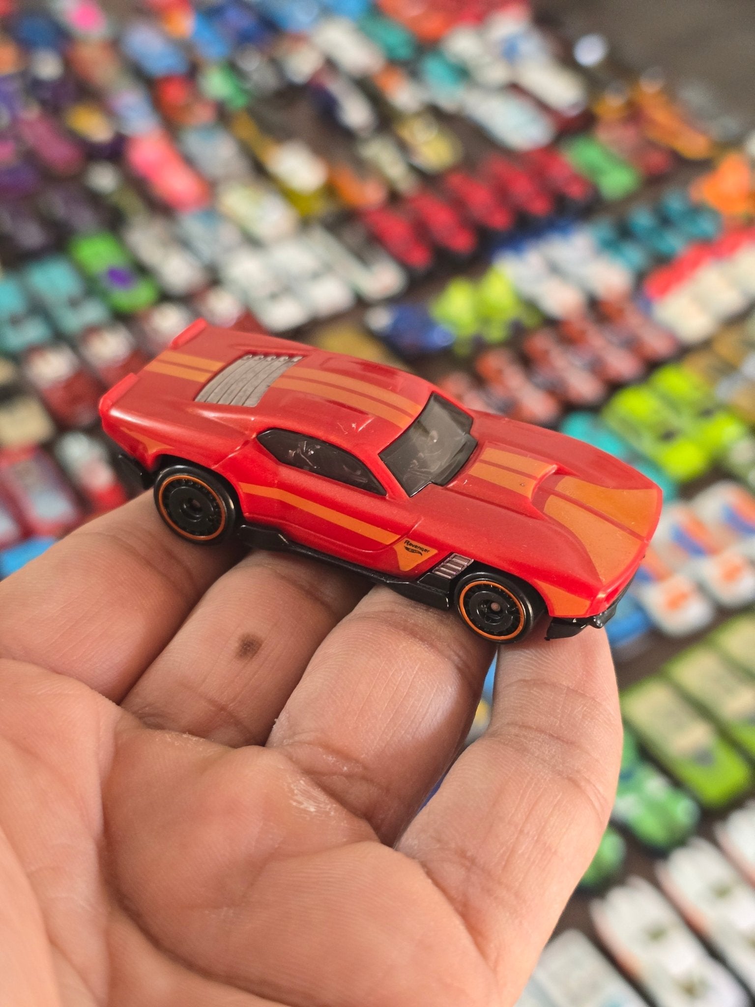 Hot Wheels Ravenger S/T - Red (Uncarded - New) - Kinder Logs