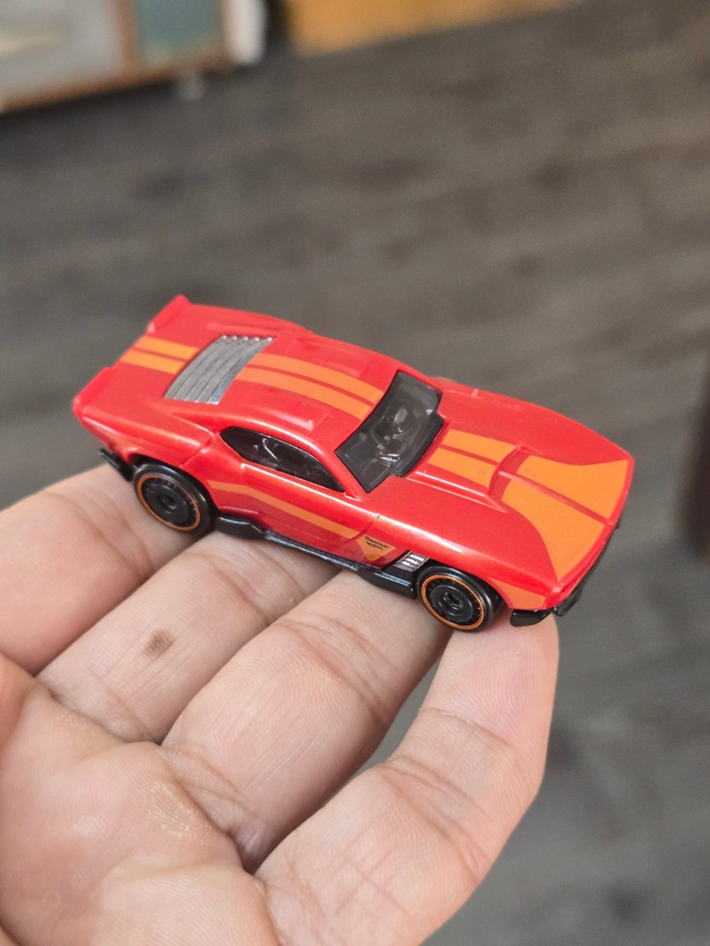 Hot Wheels Ravenger S/T - Red (Uncarded - New) - Kinder Logs