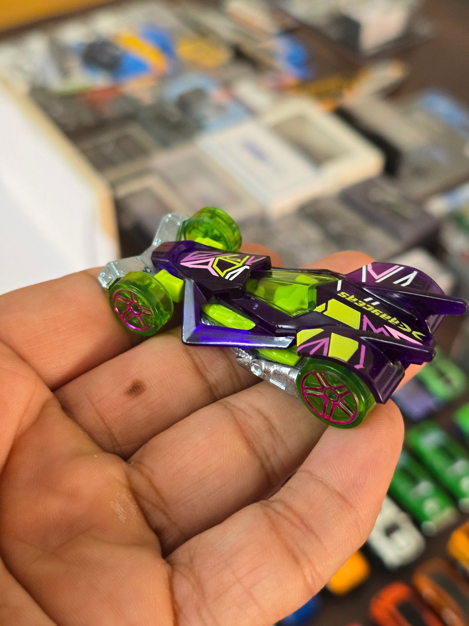 Hot Wheels RD - 06 X - Raycers - Purple (Uncarded - New) - Kinder Logs