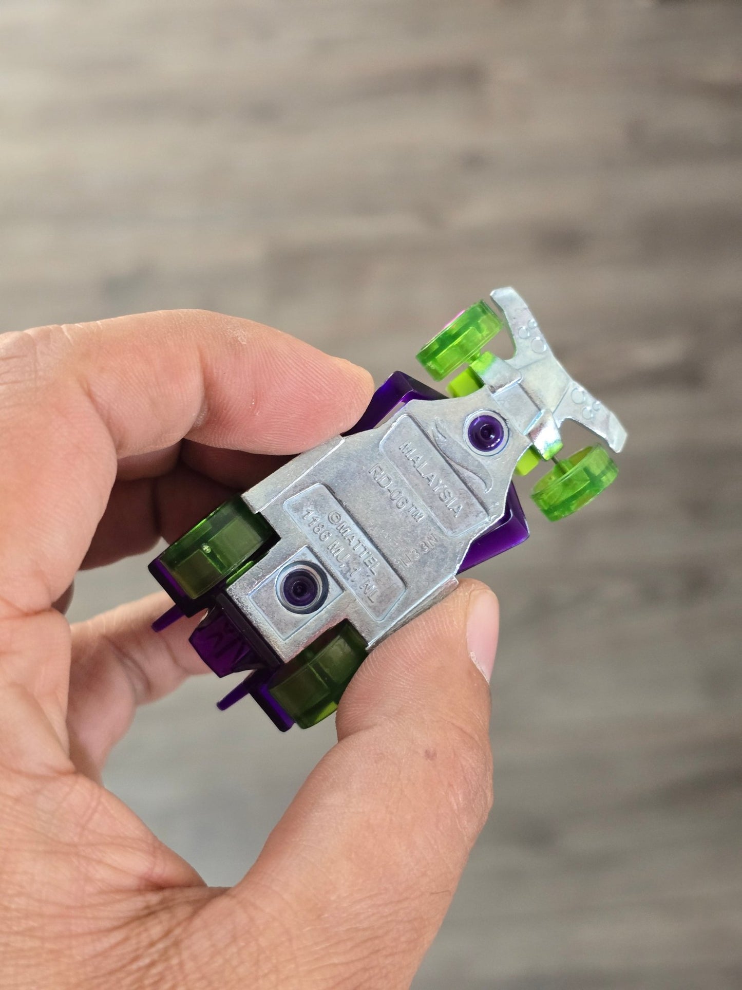 Hot Wheels RD - 06 X - Raycers - Purple (Uncarded - New) - Kinder Logs