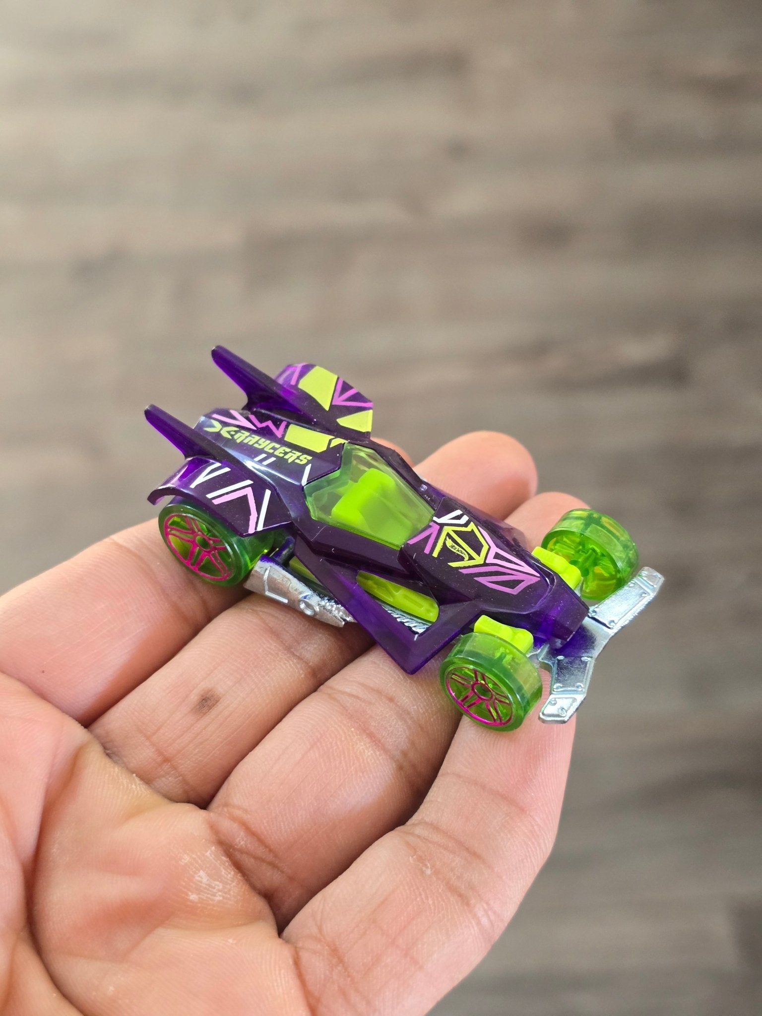 Hot Wheels RD - 06 X - Raycers - Purple (Uncarded - New) - Kinder Logs