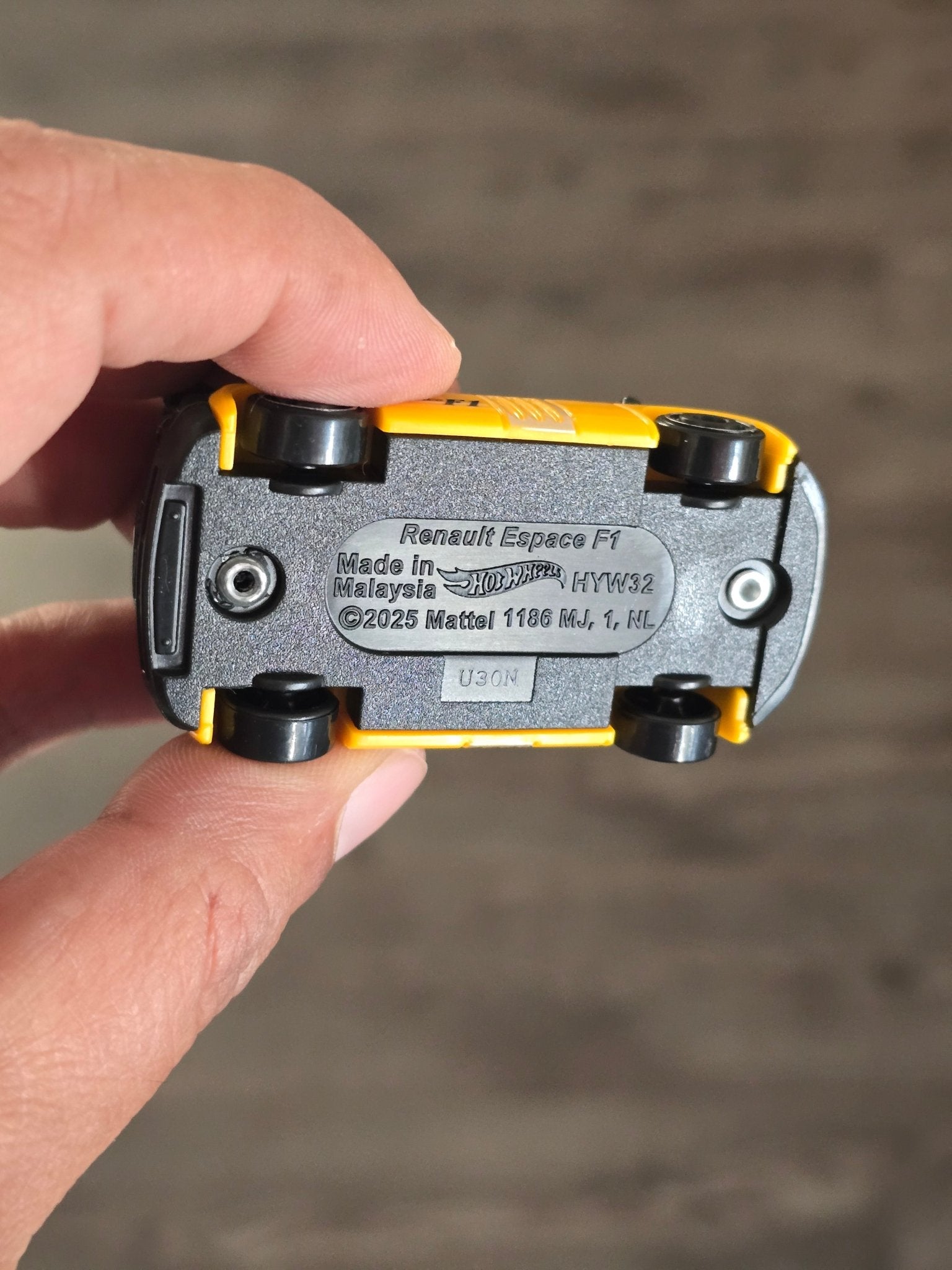 Hot Wheels Renault Espace F1 - Black (Uncarded - New) - Kinder Logs