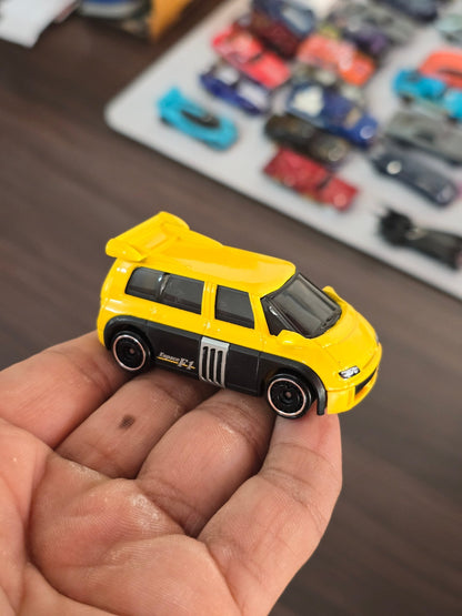 Hot Wheels Renault Espace F1 - Yellow (Uncarded) - Kinder Logs