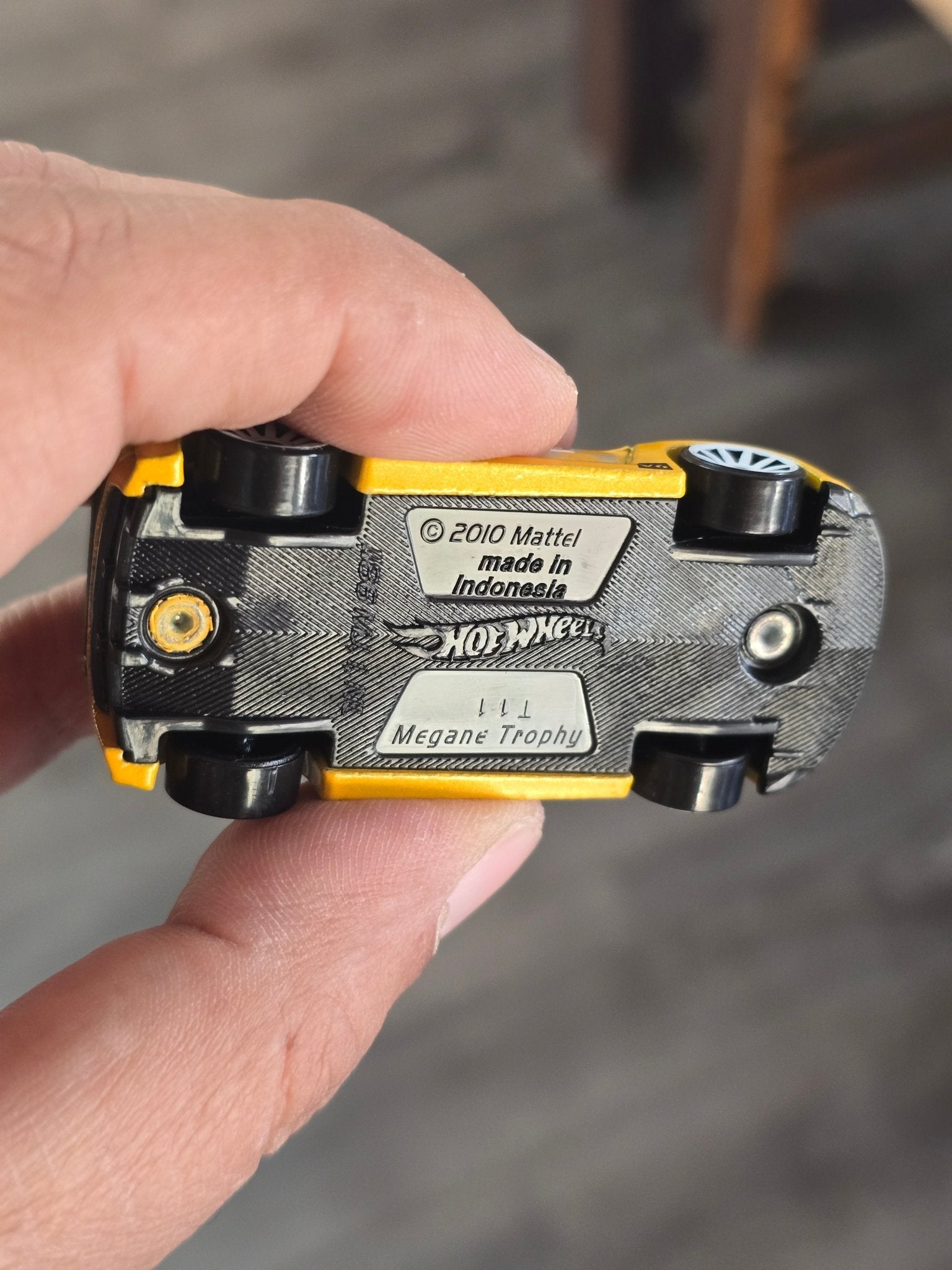 Hot Wheels Renault Megane Trophy - Yellow (Uncarded - New) - Kinder Logs