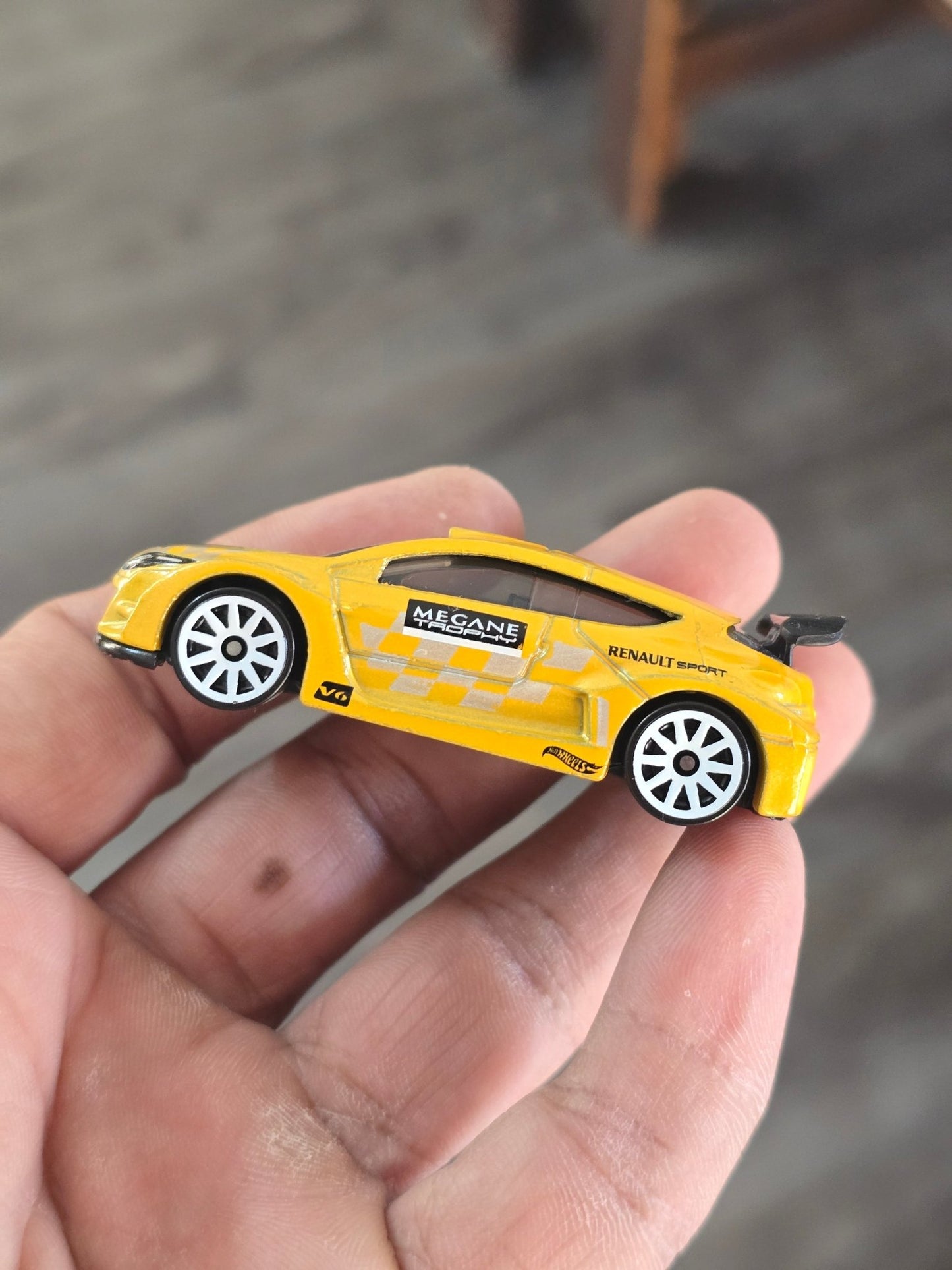 Hot Wheels Renault Megane Trophy - Yellow (Uncarded - New) - Kinder Logs