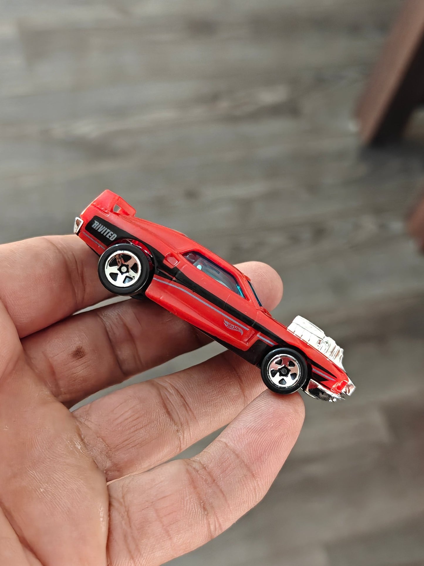 Hot Wheels Rivited - Red (Uncarded - New) - Kinder Logs