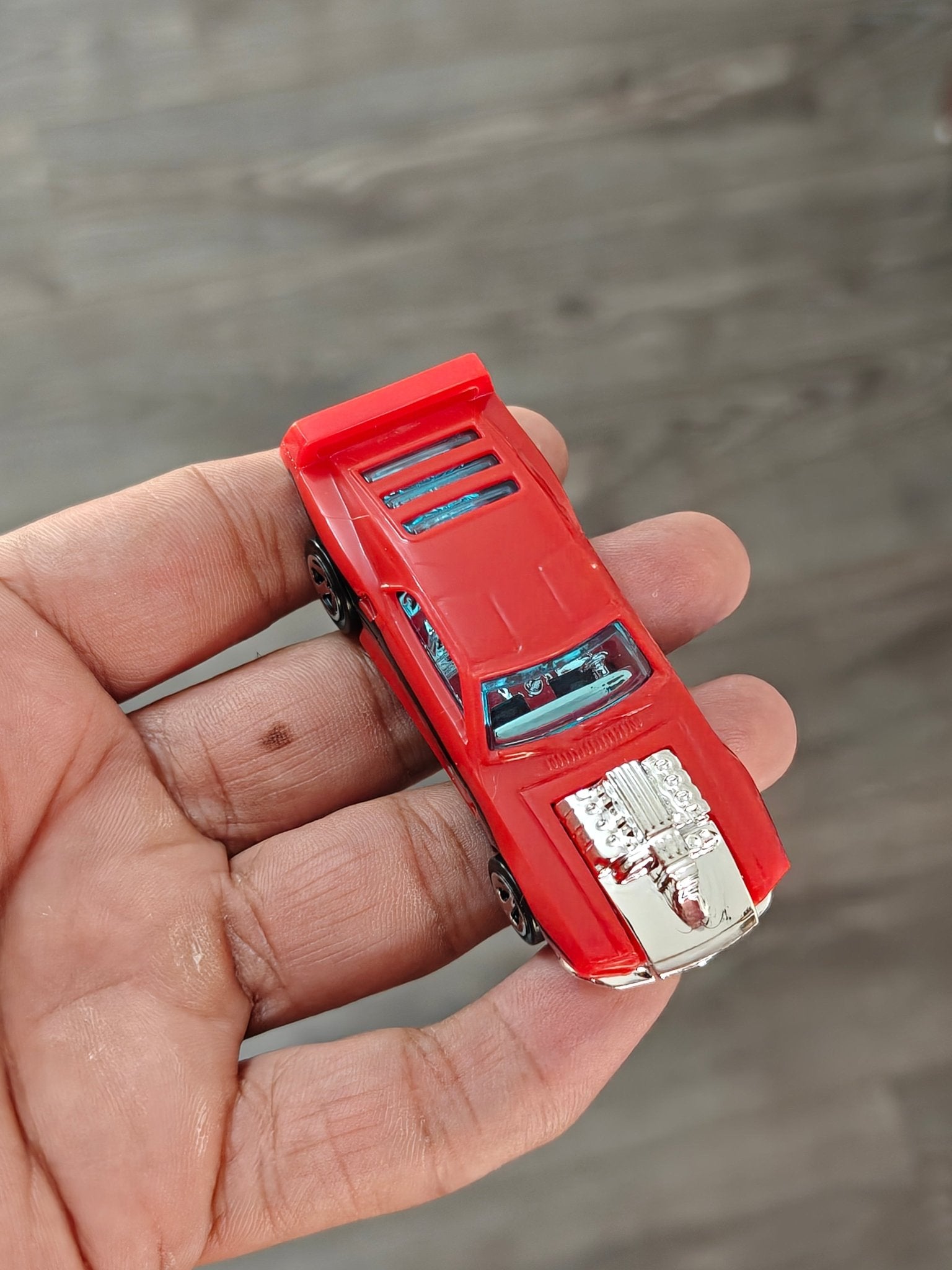 Hot Wheels Rivited - Red (Uncarded - New) - Kinder Logs