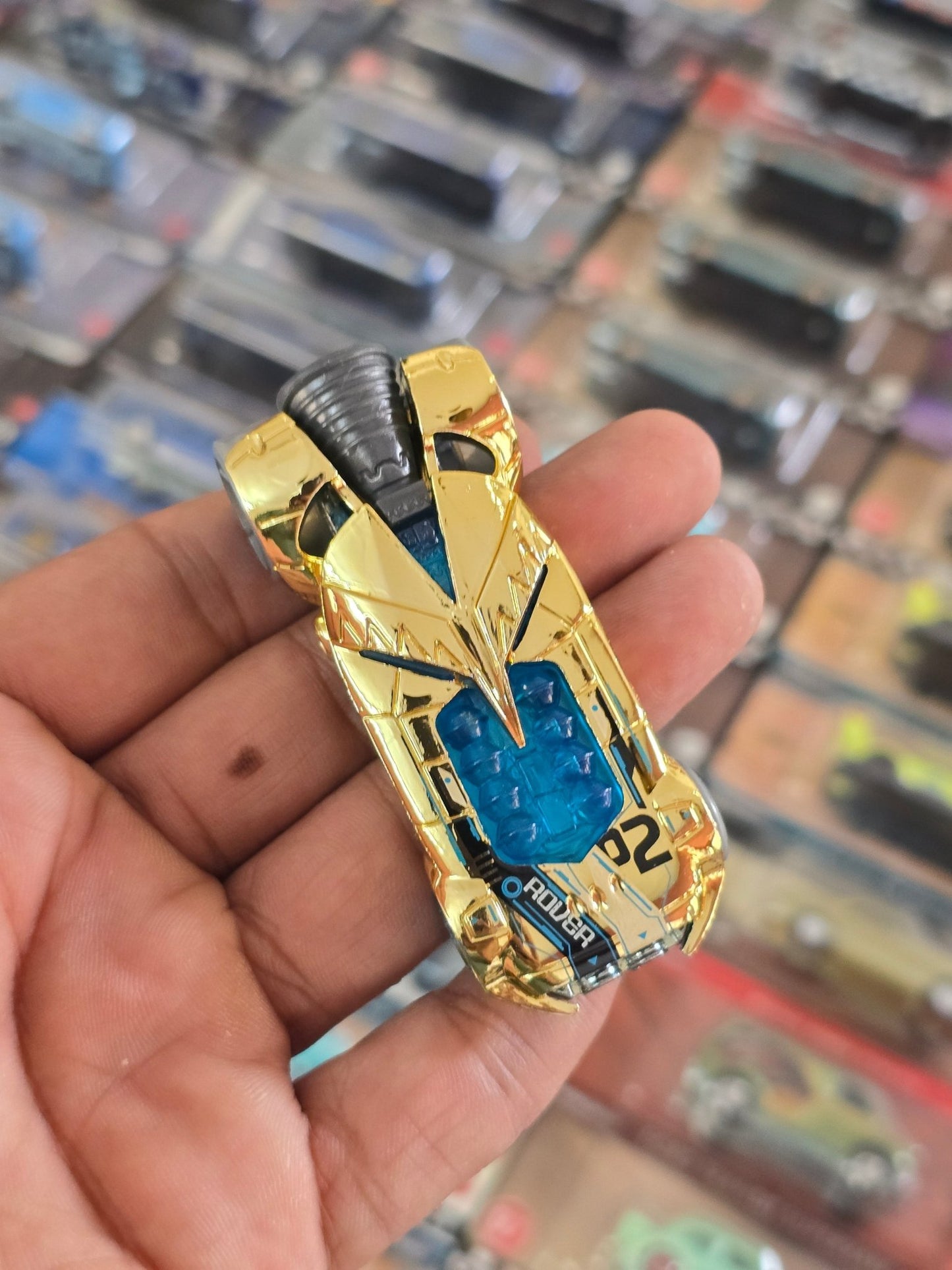 Hot Wheels Rocketfire Gold - Netflix Series (Uncarded) - Kinder Logs