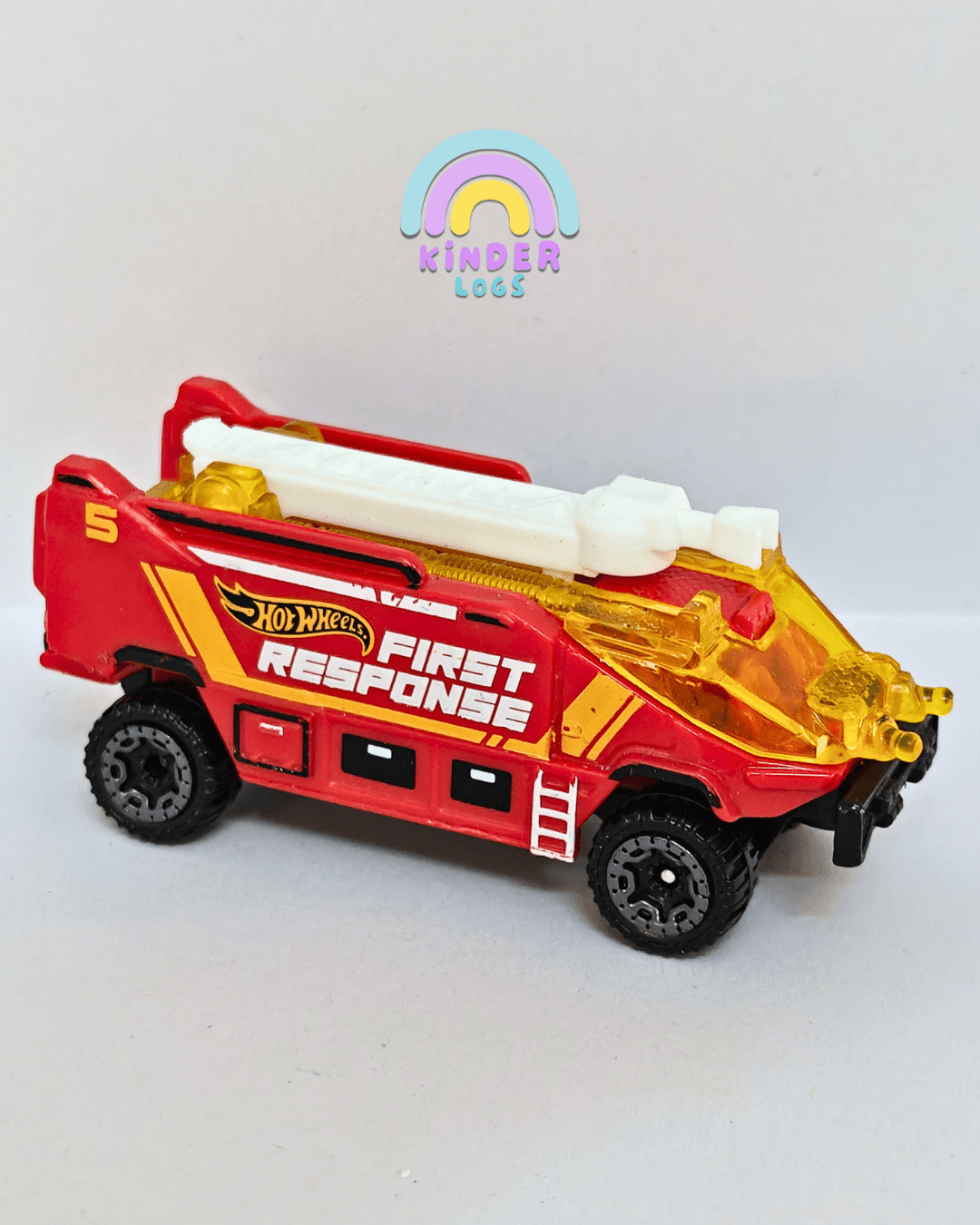 Hot Wheels Runway Res Q - Red (Pre - Owned Car) - Kinder Logs