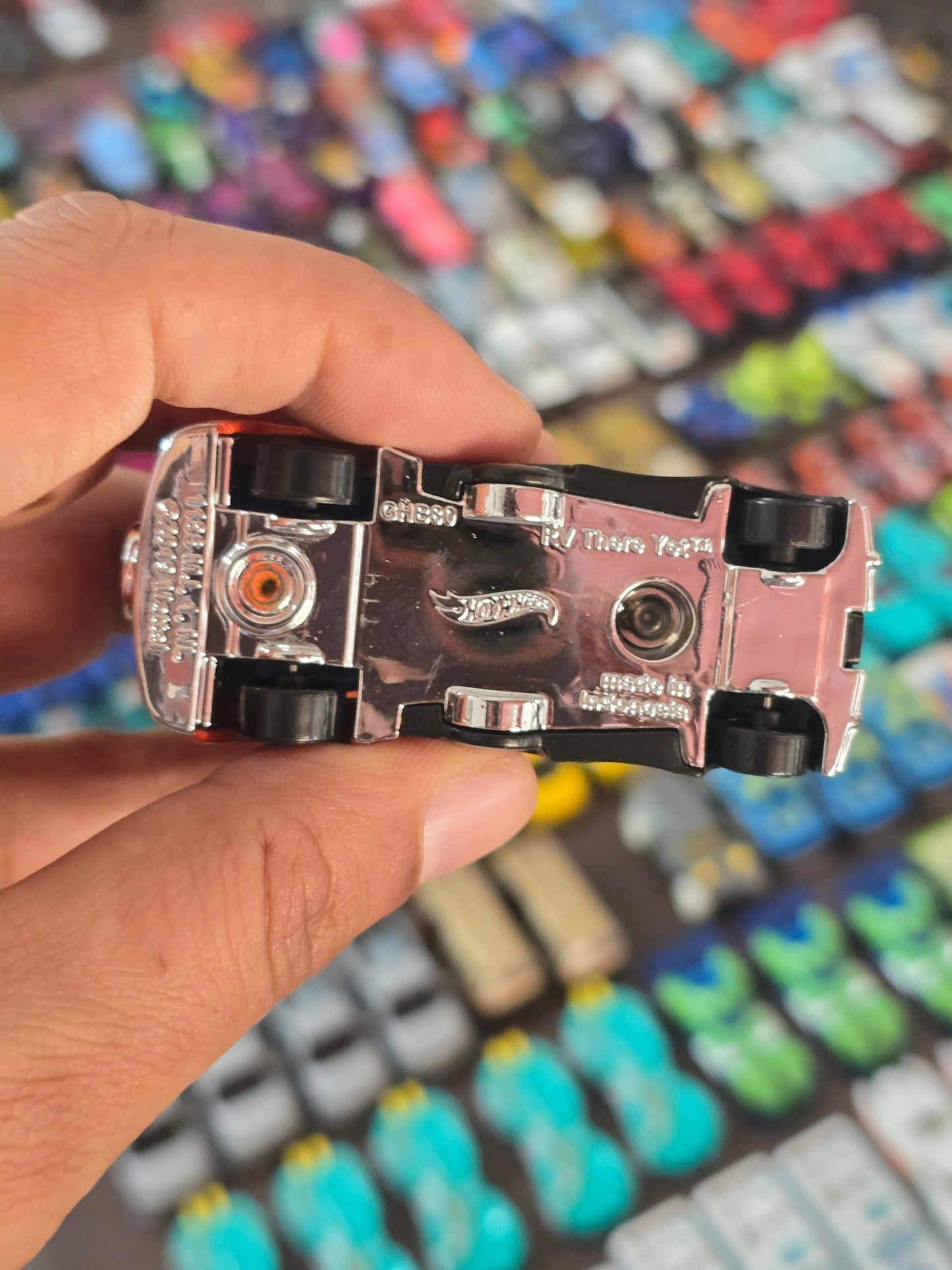 Hot Wheels RV There Yet - Road Trip (Uncarded - New) - Kinder Logs