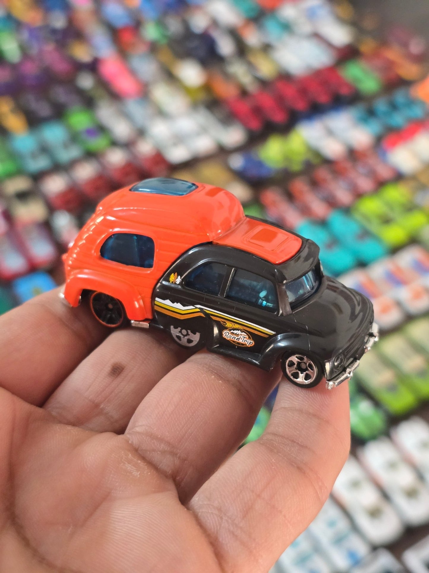 Hot Wheels RV There Yet - Road Trip (Uncarded - New) - Kinder Logs